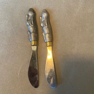 set of 2 vtg arthur court rabbit bunny knife spreader
